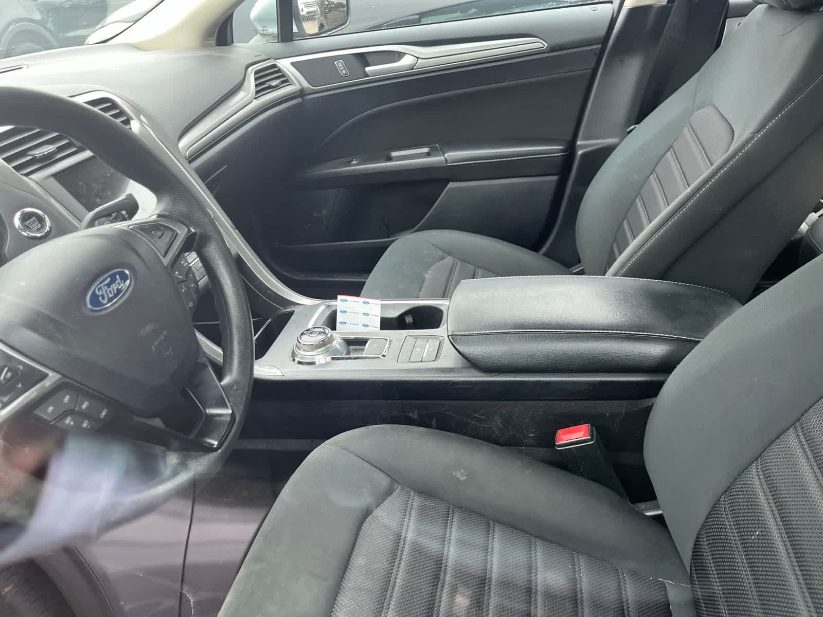 Used 2020 Ford Fusion SE FWD image 24