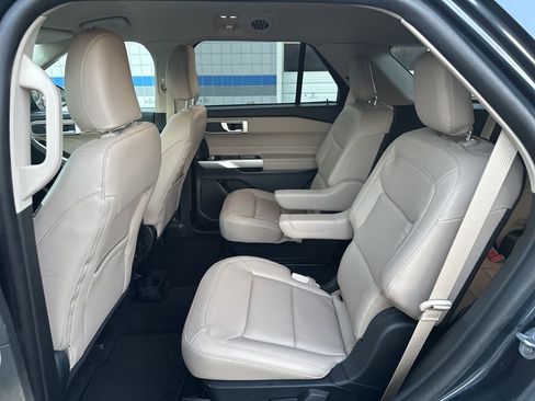 Used 2023 Ford Explorer XLT w/ Equipment Group 202A image 12
