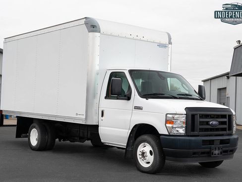 Used 2022 Ford E-450 and Econoline 450 Super Duty image 1