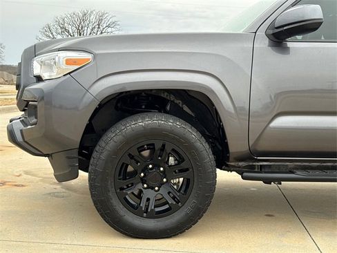 Used 2022 Toyota Tacoma SR image 5
