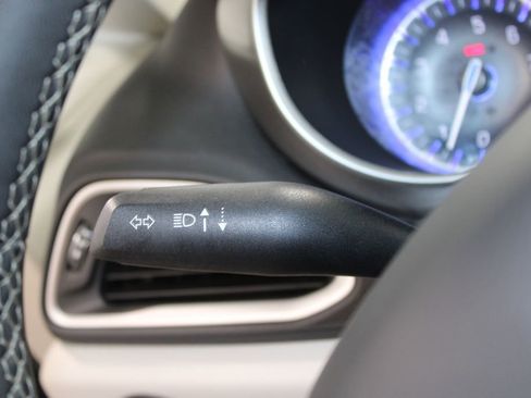 Used 2023 Chrysler Pacifica Touring-L FWD image 39