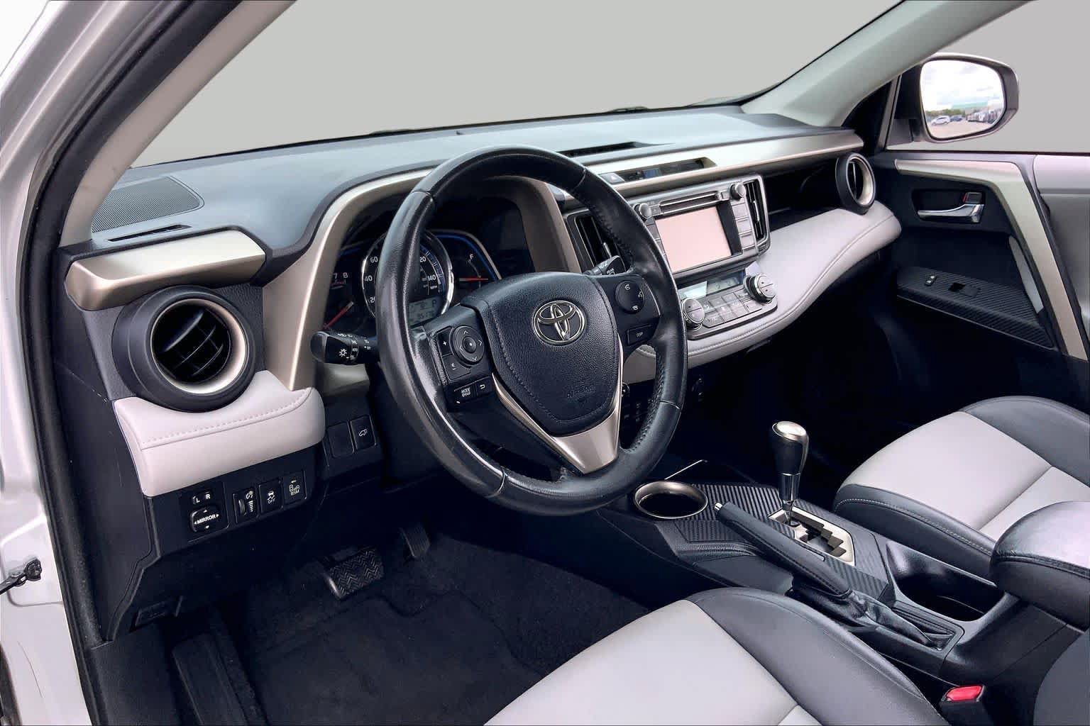 Used 2013 Toyota RAV4 Limited FWD image 17