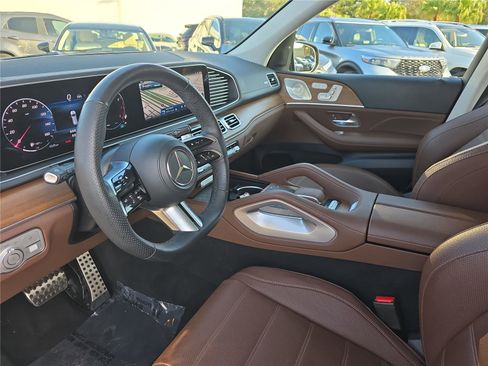 Used 2024 Mercedes-Benz GLS 580 4MATIC image 17