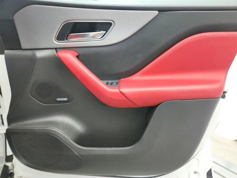 Used 2020 Jaguar F-PACE SVR image 27