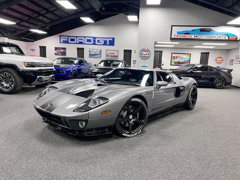 Used 2006 Ford GT RWD image 2