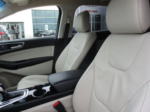 Used 2017 Ford Edge Titanium w/ Cold Weather Package FWD image 37