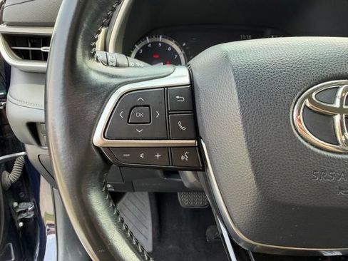 Used 2020 Toyota Highlander XLE AWD/4WD image 15