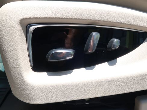 Used 2018 Cadillac Escalade Luxury image 31