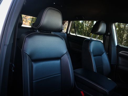 Used 2022 Volkswagen Atlas Cross Sport SE image 33