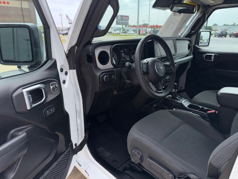 Used 2025 Jeep Wrangler Unlimited Sport AWD/4WD image 12