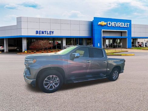 Used 2023 Chevrolet Silverado 1500 LTZ AWD/4WD image 3