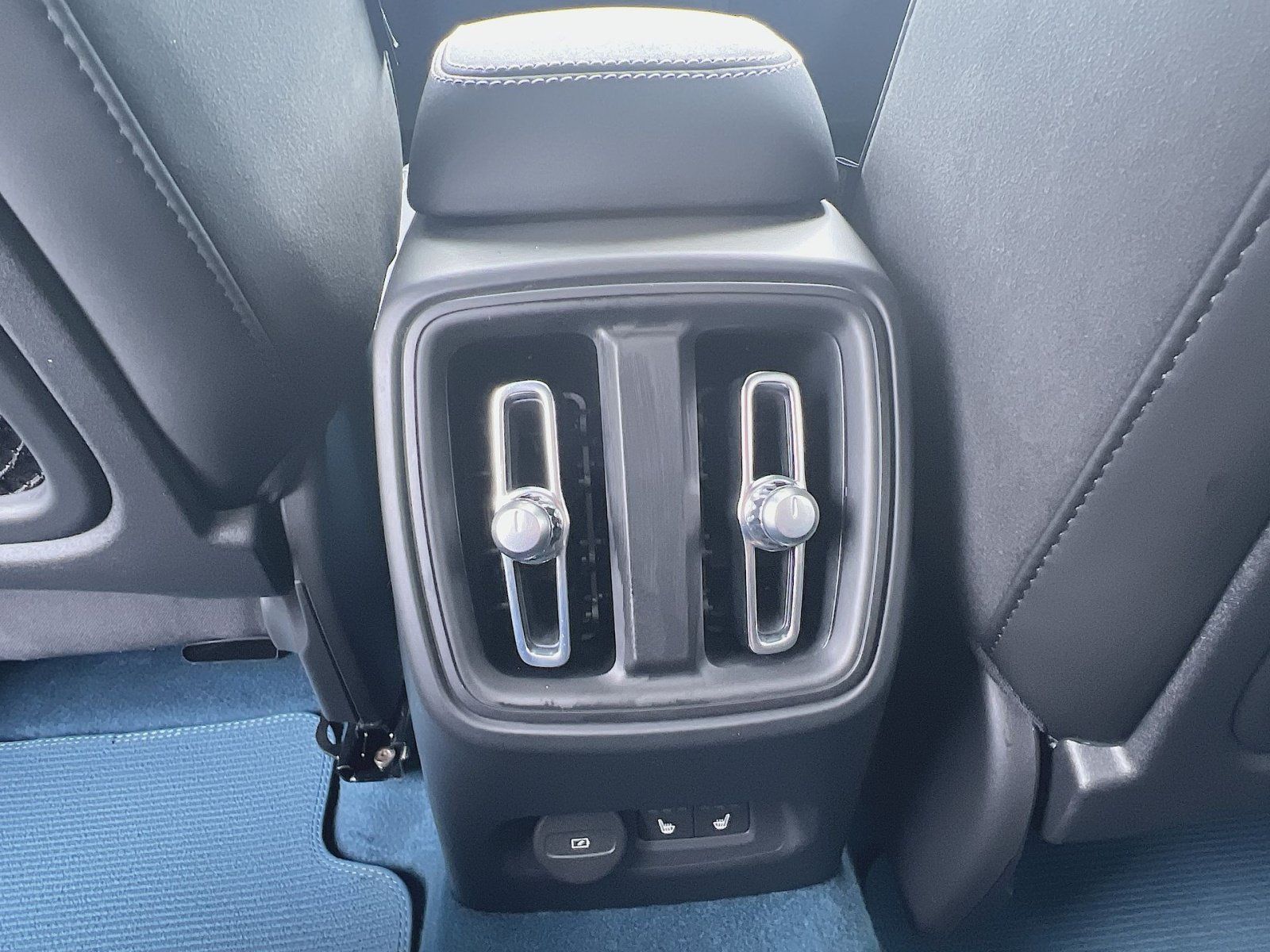 Certified 2023 Volvo C40 P8 Recharge Ultimate AWD/4WD image 23
