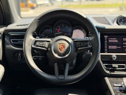 Used 2025 Porsche Macan AWD/4WD image 29