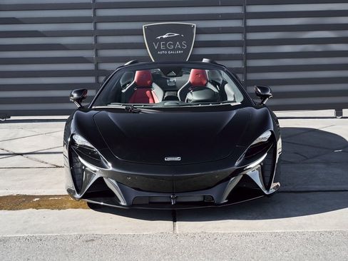 Used 2025 McLaren Artura Spider image 15