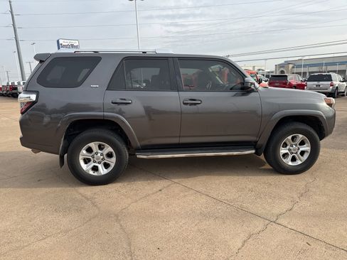 Used 2015 Toyota 4Runner SR5 image 8