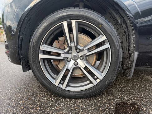 Used 2019 Volvo XC60 T6 Momentum w/ Multimedia Package AWD/4WD image 9
