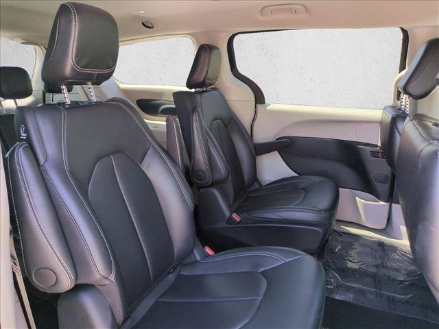 Used 2024 Chrysler Pacifica Limited FWD image 20