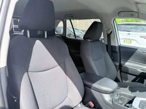 Used 2019 Toyota RAV4 LE w/ All Weather Liner Package AWD/4WD image 27