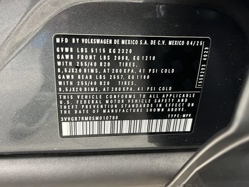 Used 2025 Volkswagen Tiguan SE R-Line AWD/4WD image 29
