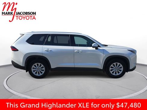 Used 2025 Toyota Grand Highlander AWD image 8