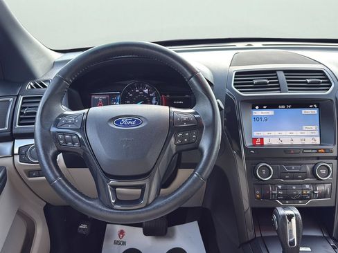 Used 2018 Ford Explorer XLT w/ Equipment Group 202A FWD image 12