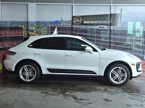 Used 2024 Porsche Macan image 4