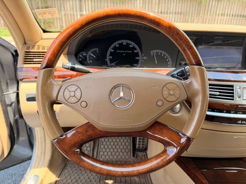 Used 2010 Mercedes-Benz S 550 4MATIC image 12