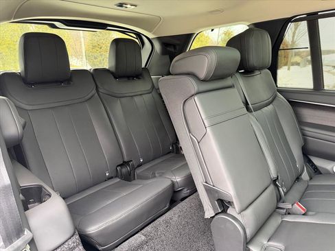 New 2025 Land Rover Range Rover Long Wheelbase SE image 27