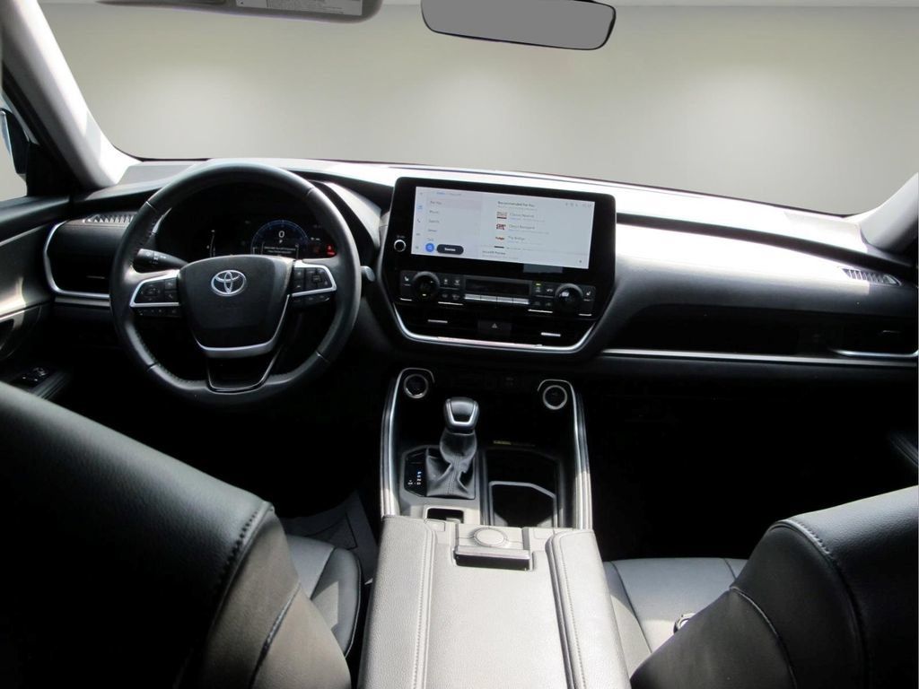 Used 2025 Toyota Grand Highlander AWD image 22