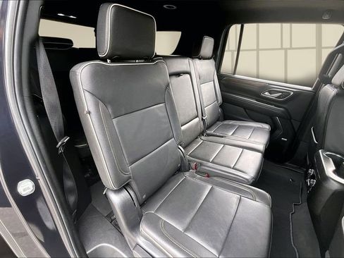 Used 2024 Chevrolet Suburban Premier image 25