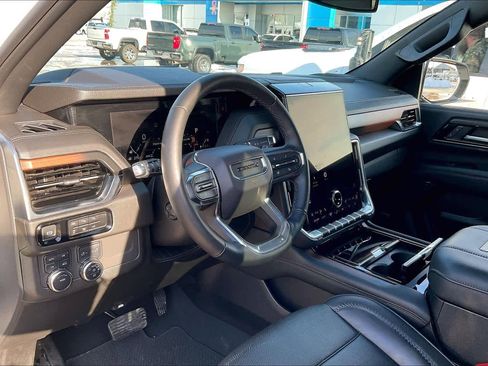 Certified 2025 GMC Yukon Denali image 17