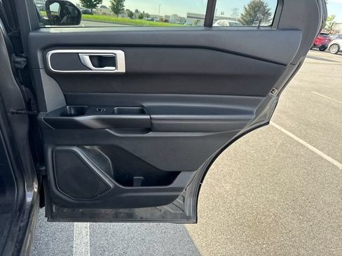 Used 2020 Ford Explorer XLT AWD/4WD image 17