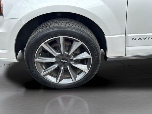 Used 2017 Lincoln Navigator Reserve AWD/4WD image 36