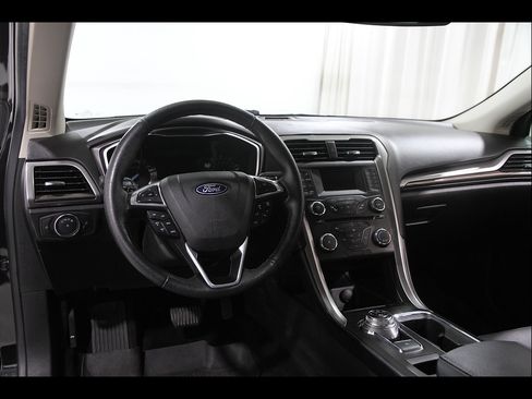 Used 2018 Ford Fusion SE AWD/4WD image 7
