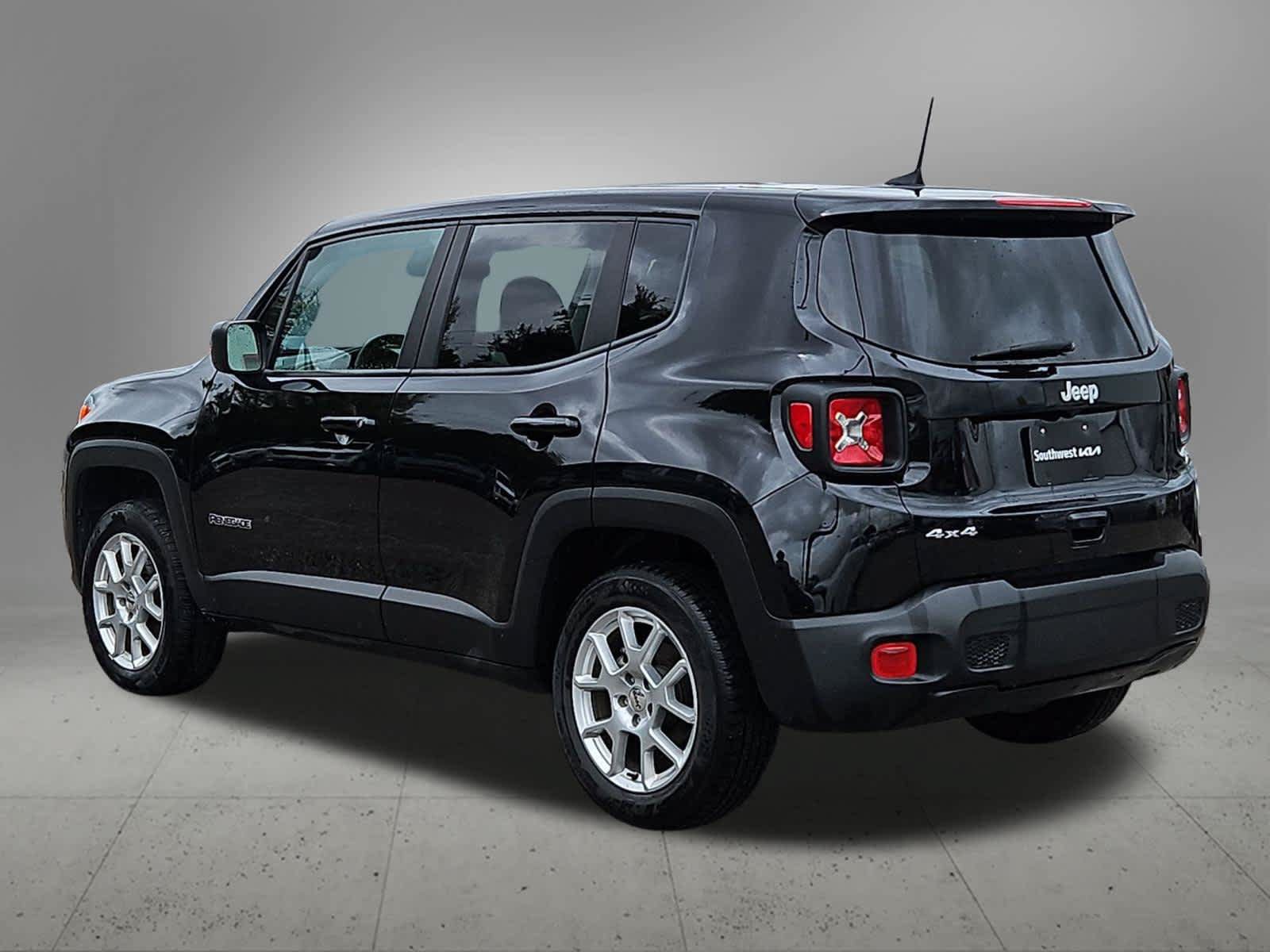Used 2023 Jeep Renegade Latitude AWD/4WD image 4