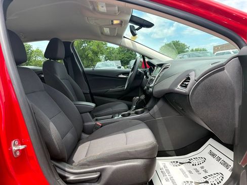 Used 2018 Chevrolet Cruze LT w/ Convenience Package FWD image 11