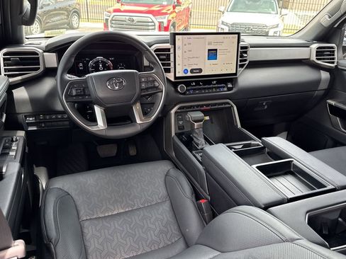 Used 2025 Toyota Tundra Limited AWD/4WD image 7