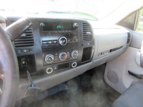 Used 2011 Chevrolet Silverado 2500 W/T w/ Snow Plow Prep Package AWD/4WD image 32