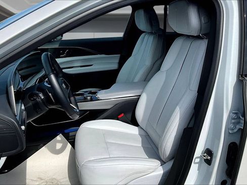 Certified 2024 Cadillac Lyriq Sport w/ LPO, Floor Liner Package AWD/4WD image 20