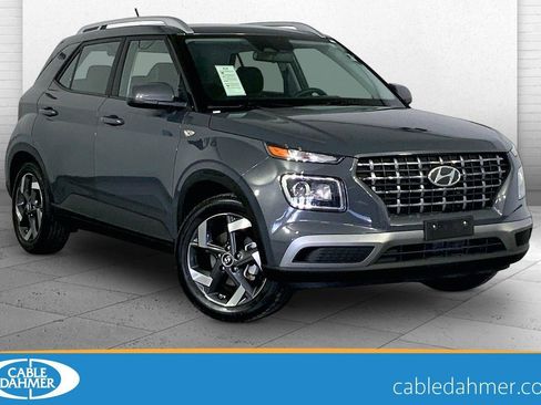 Used 2025 Hyundai Venue SEL image 1