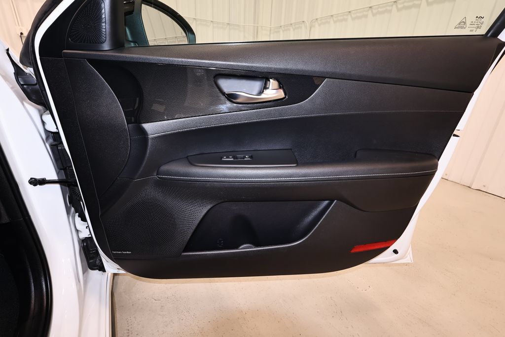 Used 2022 Kia Forte GT-Line w/ GT-Line Premium Package FWD image 17