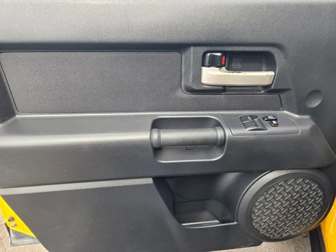 Used 2007 Toyota FJ Cruiser 4WD image 8