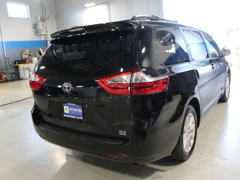 Used 2017 Toyota Sienna XLE Premium image 42
