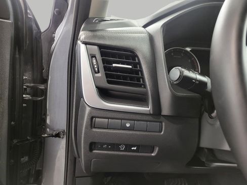 Used 2025 Nissan Rogue SV image 10