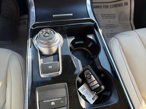 Used 2019 Ford Edge Titanium FWD image 21