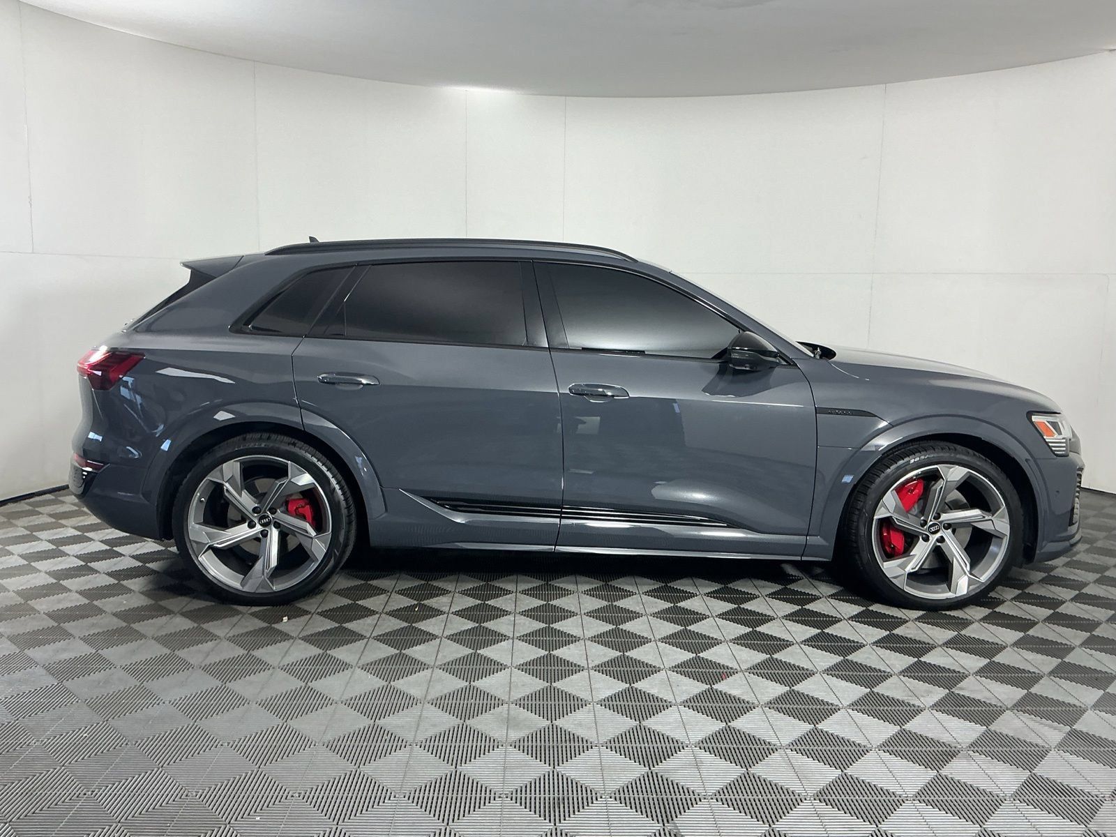 Used 2024 Audi SQ8 e-tron Premium Plus w/ Black Optic Package AWD/4WD image 9