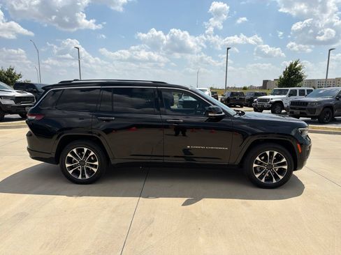 Used 2022 Jeep Grand Cherokee L Overland w/ Advanced Protech Group III AWD/4WD image 6