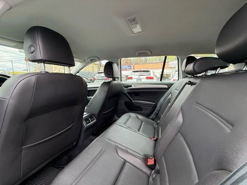 Used 2015 Volkswagen Golf S image 40