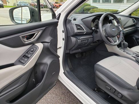 Used 2023 Subaru Forester Premium AWD/4WD image 8