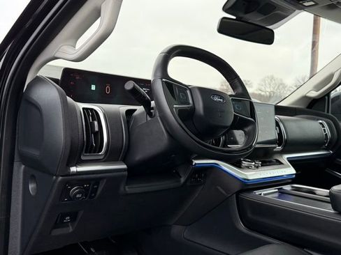 Used 2025 Ford Expedition Max Platinum image 16